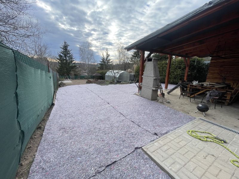 2.krok, pokládka trávnikového koberca grasstex