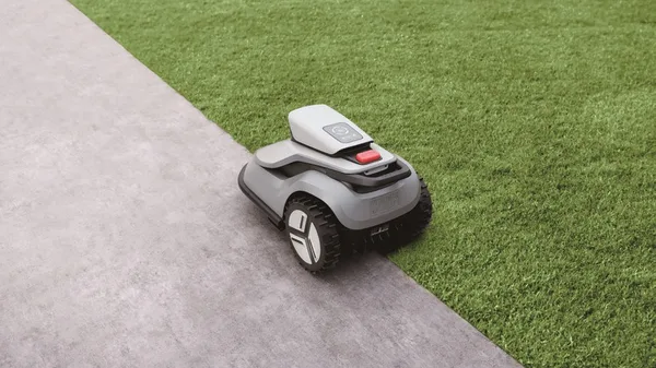 Přesné sečení okrajů trávníku