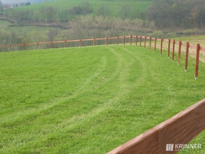 drevená ohrada na zemných skrutkách