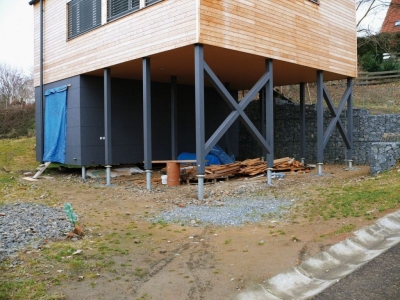 montovaný dom na zemných skrutkách