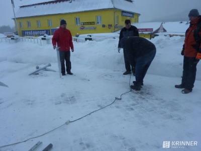príprava na zavŕtanie zemných skrutiek