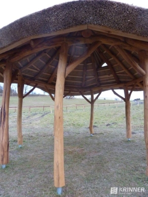 slamenný prístrešok