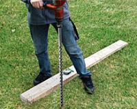 predvŕtanie otvoru na zemnú skrutku