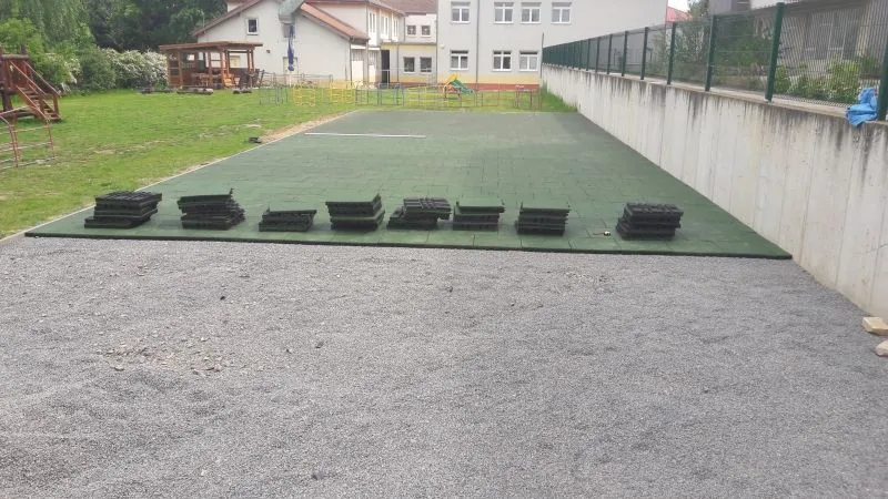 Profilovaná gumená dlažba Pin-Hole 55 červená