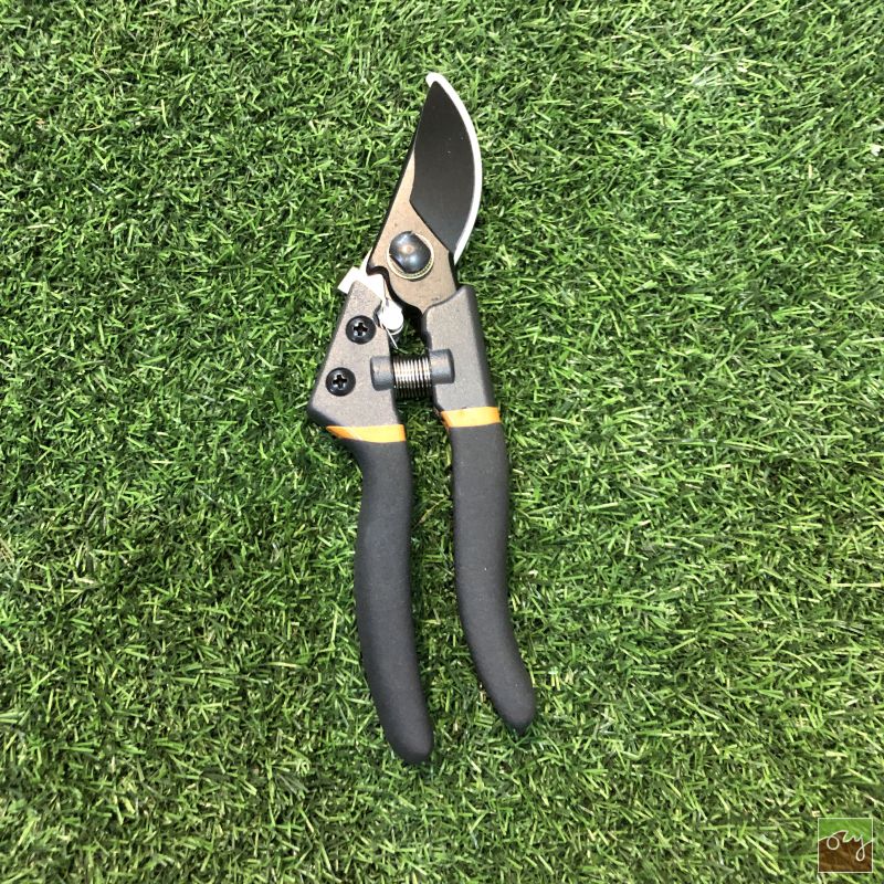 Záhradné nožnice s oceľovou čepeľou - čierne