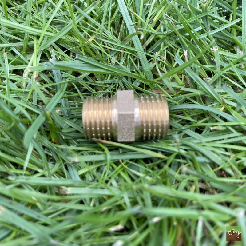 Mosadzná spojka 1/4" VOZ - 1/4" VOZ