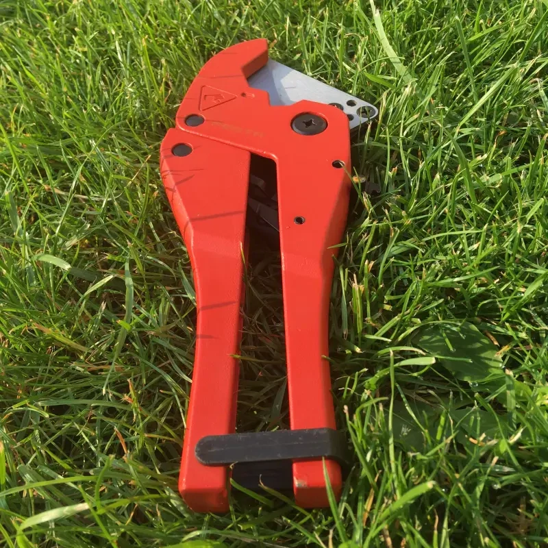 Závlahové nožnice na PVC potrubie do 42 mm