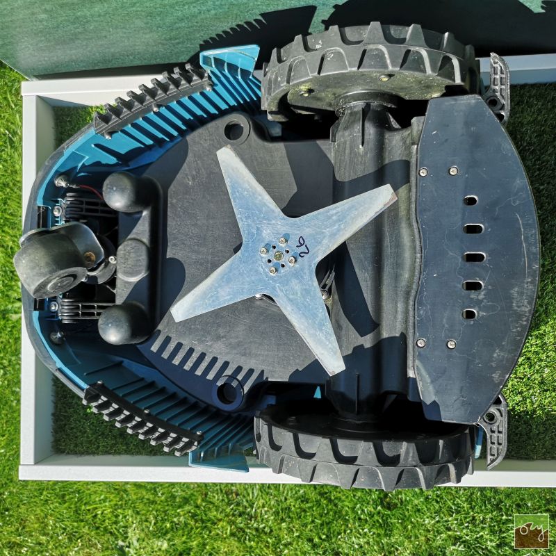 Predvádzacia robotická kosačka Wiper Premium C6 do 600m2
