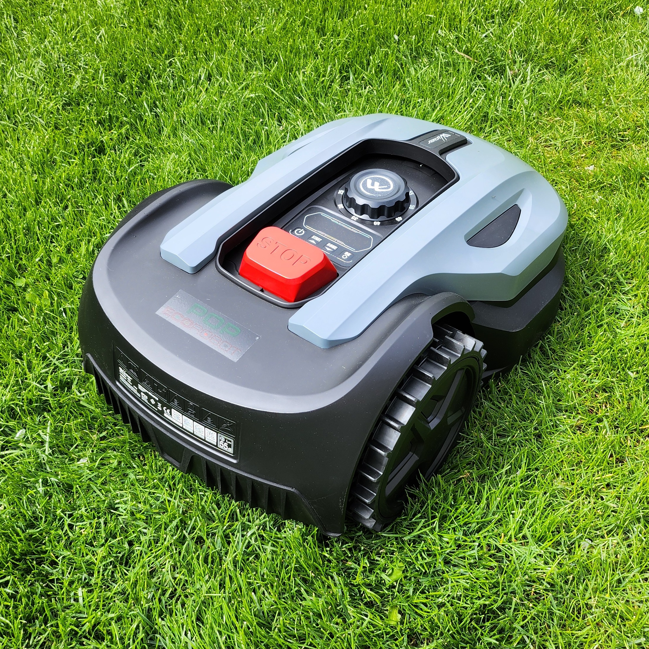 Repasovaná Robotická kosačka Wiper POP 5S do 500m2 + garážový kryt a 36ks nožov zdarma