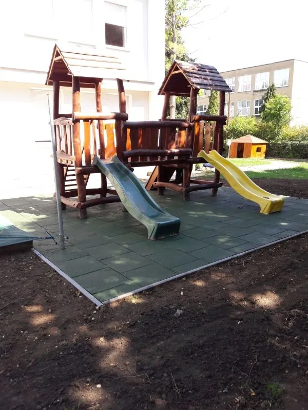 Profilovaná gumená dlažba Pin-Hole 70 čierna