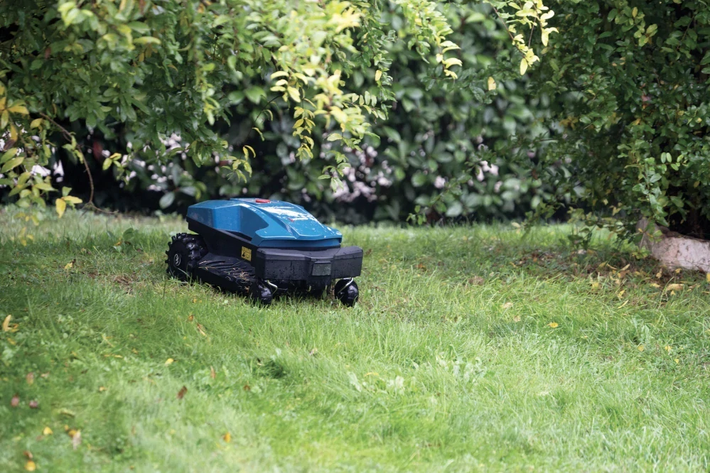 Robotická kosačka Wiper IL 29 H RTK do 4000m2