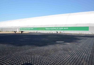 hotová plocha zo zatrávňovačov ozyraster